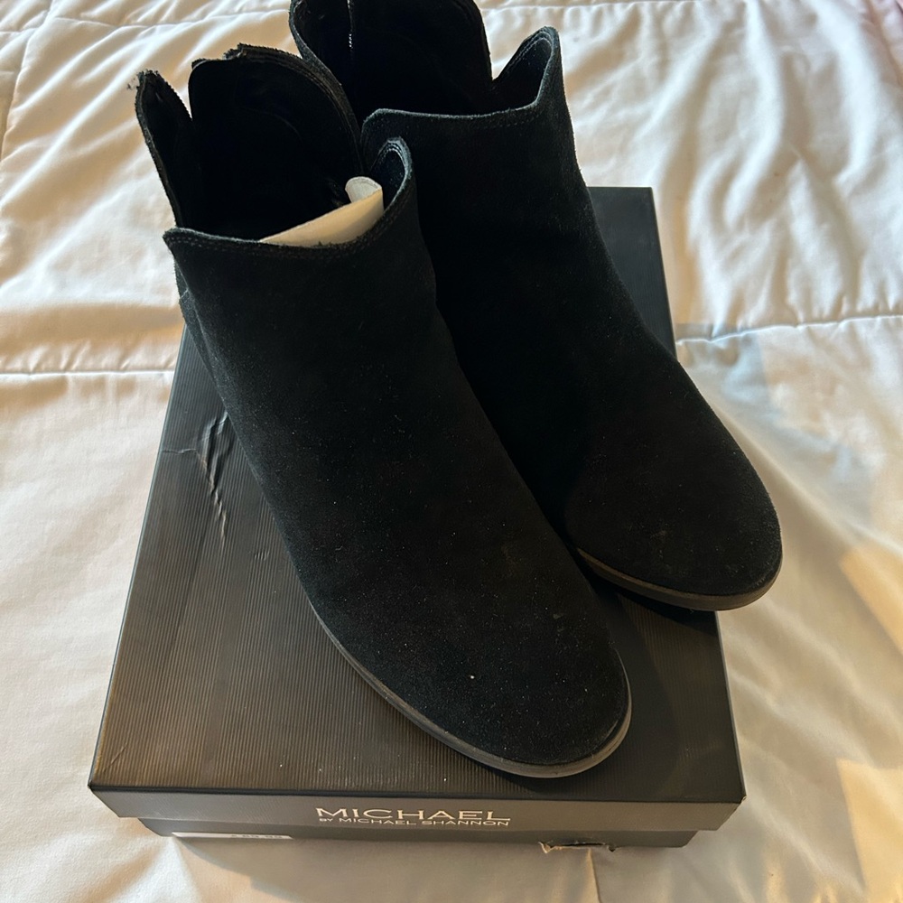 EUC Michael Shannon Nayda Black Suede Booties 8.5